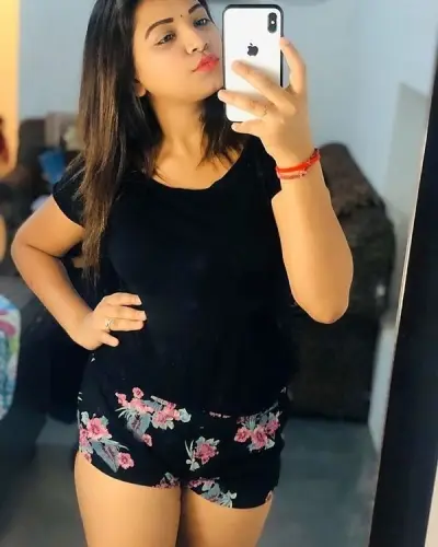Pardi Escorts